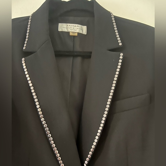 NWT Tahari Black Blazer with silver stud Detailing size 14p (Q101) - Picture 2 of 13